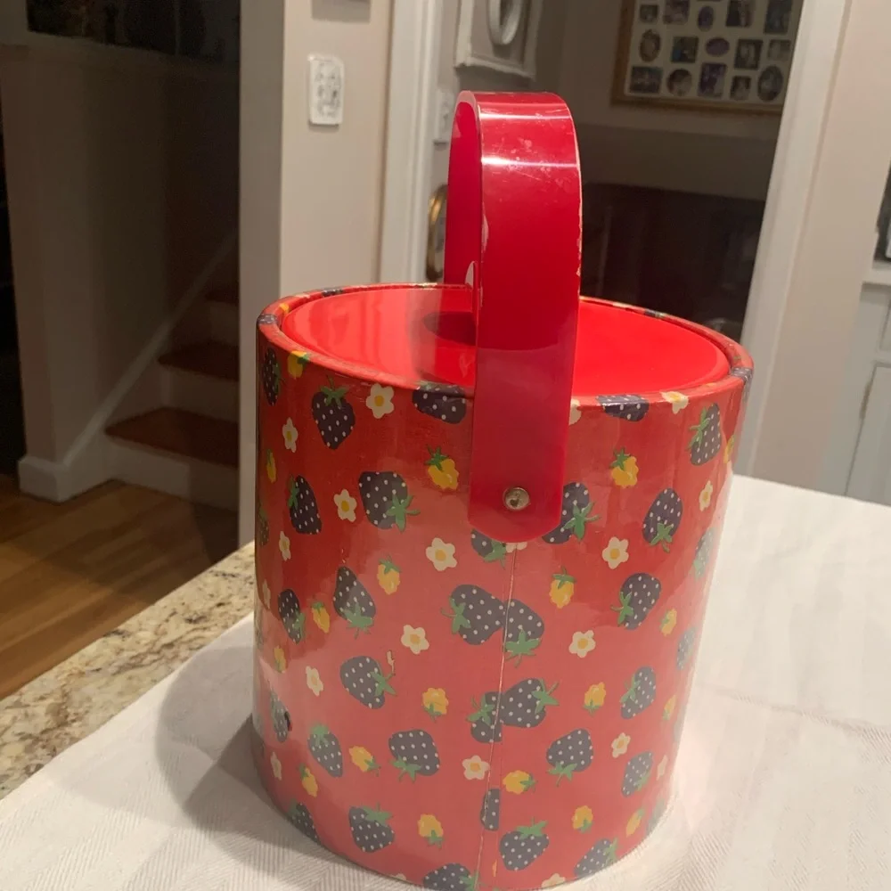 Vintage Strawberry Print Ice Bucket